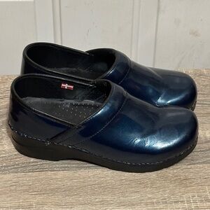 Sanita Navy Midnight Blue Patent Leather Danish Clogs Women’s Size 38 EUC